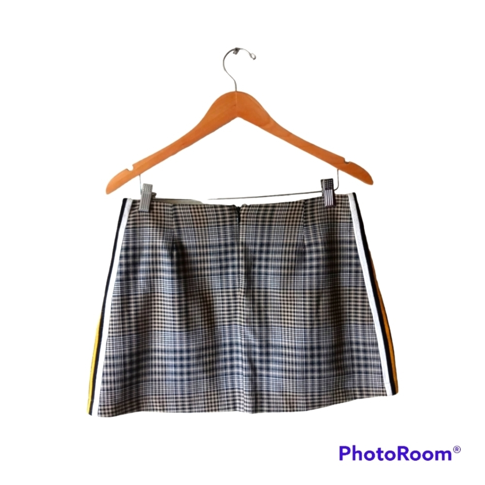 UO Sporty Plaid Pelmet Skirt. Size M - Picture 3 of 11